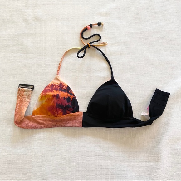 Victoria’s Secret Small Triangle Bikini Top - Picture 2 of 7